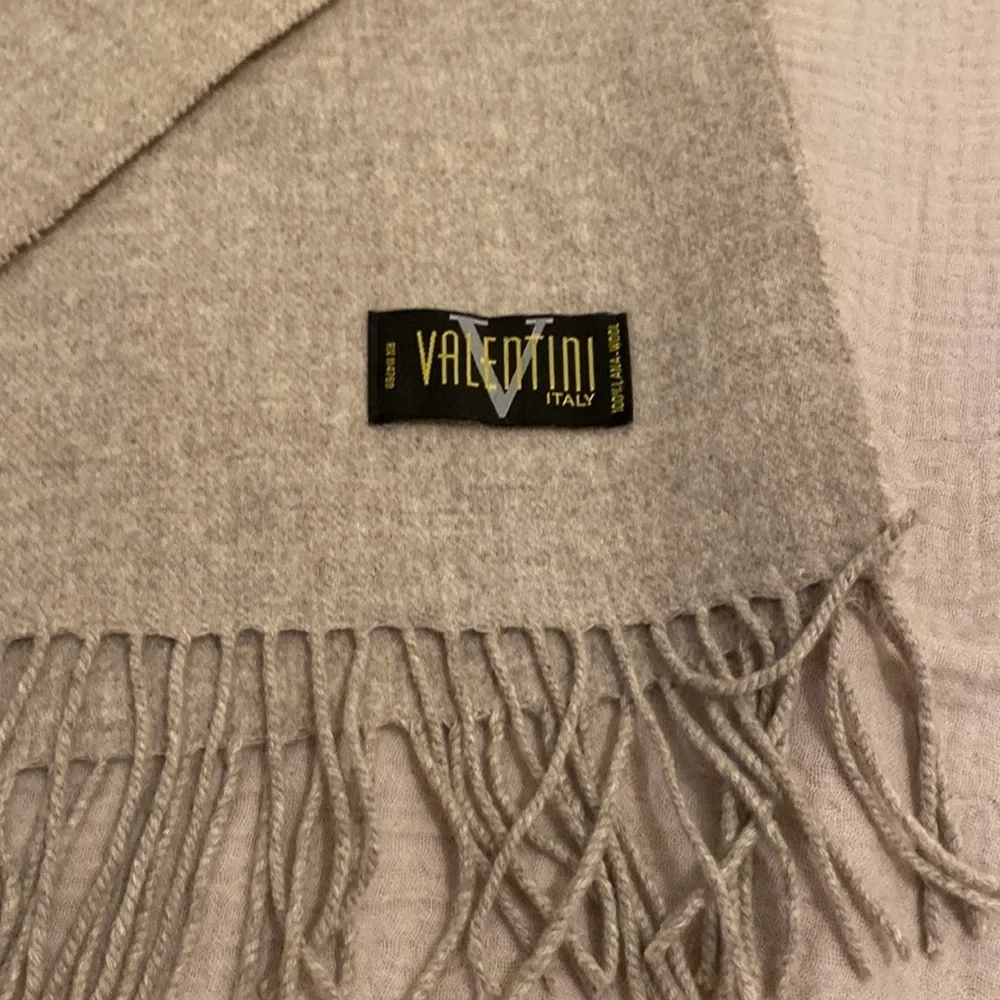 Valentina Italy 100% Lana wool scarf . Very good condition